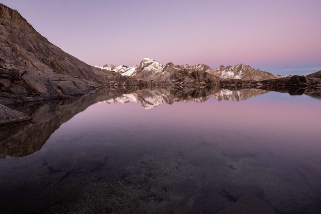 photo 1760285352882 287e2334eeab